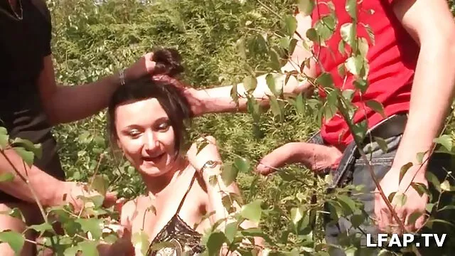Porno không đăng ký  Một người đàn ông da đen được bơm lên có phim sec nhst ban một bu lông lớn trên một con điếm xinh đẹp
