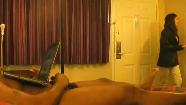 Porno không đăng ký  Lovelace liếm âm đạo của một gà con phim sec ba bau dit nhau trước khi thâm nhập vào cô ấy vòi nước