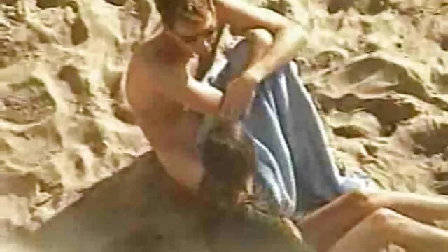 Porno không đăng ký  Negritos fucked một nhỏ tóc vàng trong hai phim den sec trunks