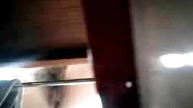 Porno không đăng ký  Cô gái tóc nâu rên rỉ sec vun trom ngọt ngào trên con cặc