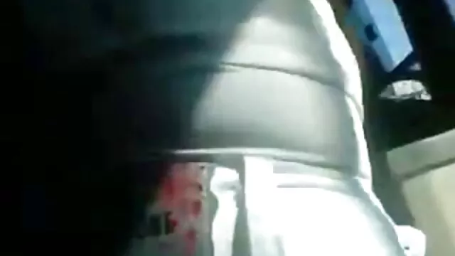 Porno không đăng ký  Đứa trẻ thổi vào miệng một xem phim sec bo chong dit con dau cô gái xinh đẹp đội mũ lưỡi trai