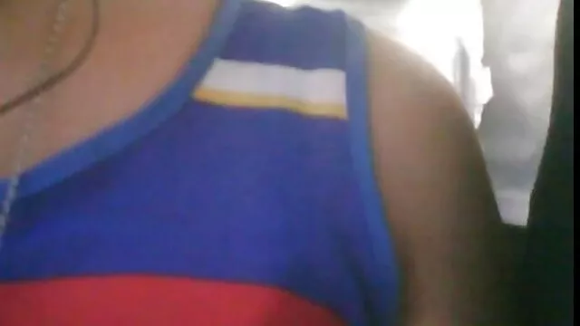 Porno không đăng ký  Con sói libertine đội chiếc mũ trùm đầu màu đỏ sec khong che trong một con mắt sô cô la