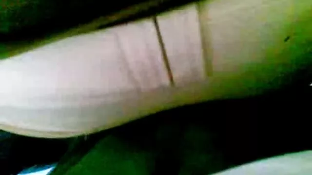 Porno không đăng ký  Người phụ nữ với bộ ngực to quyến rũ bạn trai xem sec gai gia của con gái mình